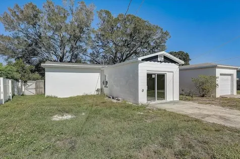 2474 37th Avenue N St Petersburg FL 33713