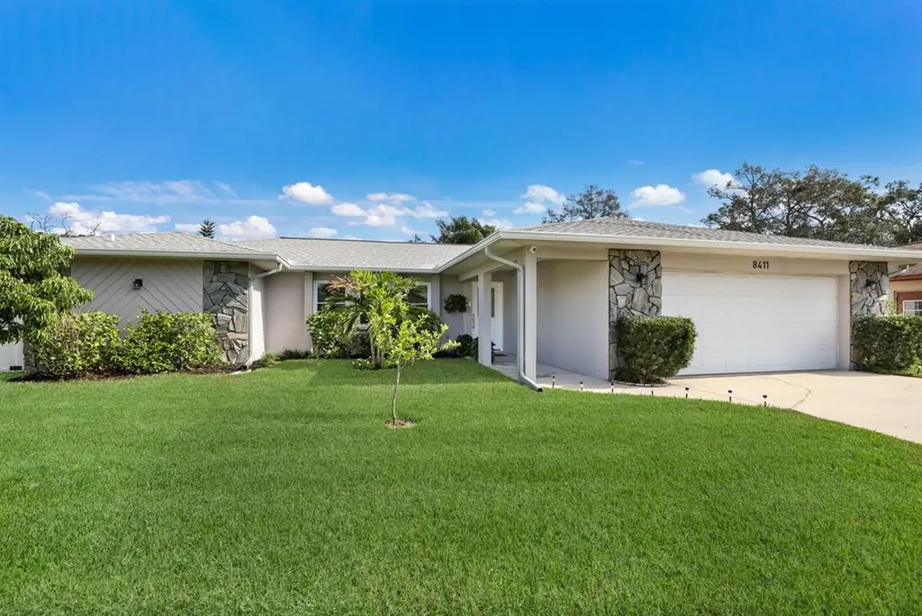 8411 Sylvan Woods Drive Sarasota FL 34243