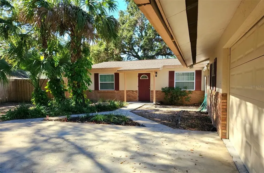 904 37th Street W Bradenton FL 34205