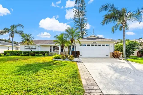 6976 14th Avenue N St Petersburg FL 33710