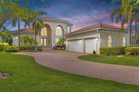 612 Monterey Boulevard NE St Petersburg FL 33704