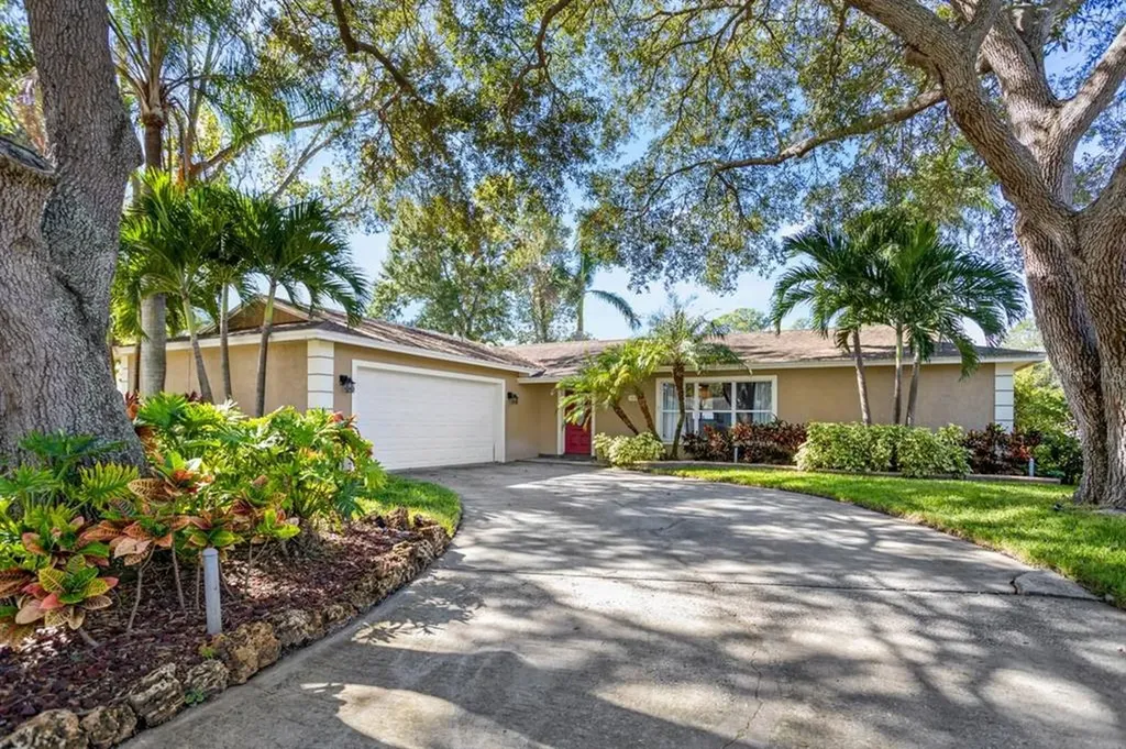 10652 Seminole Forest Street W Seminole FL 33778