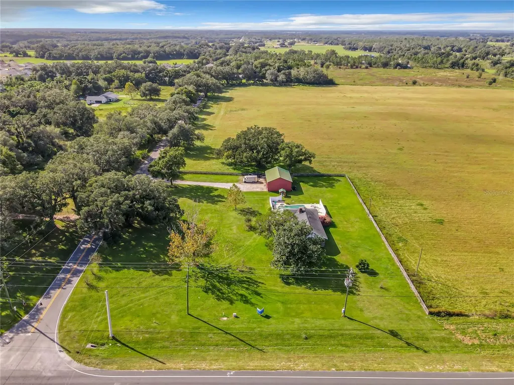 10038 N Us Highway 301 Oxford FL 34484