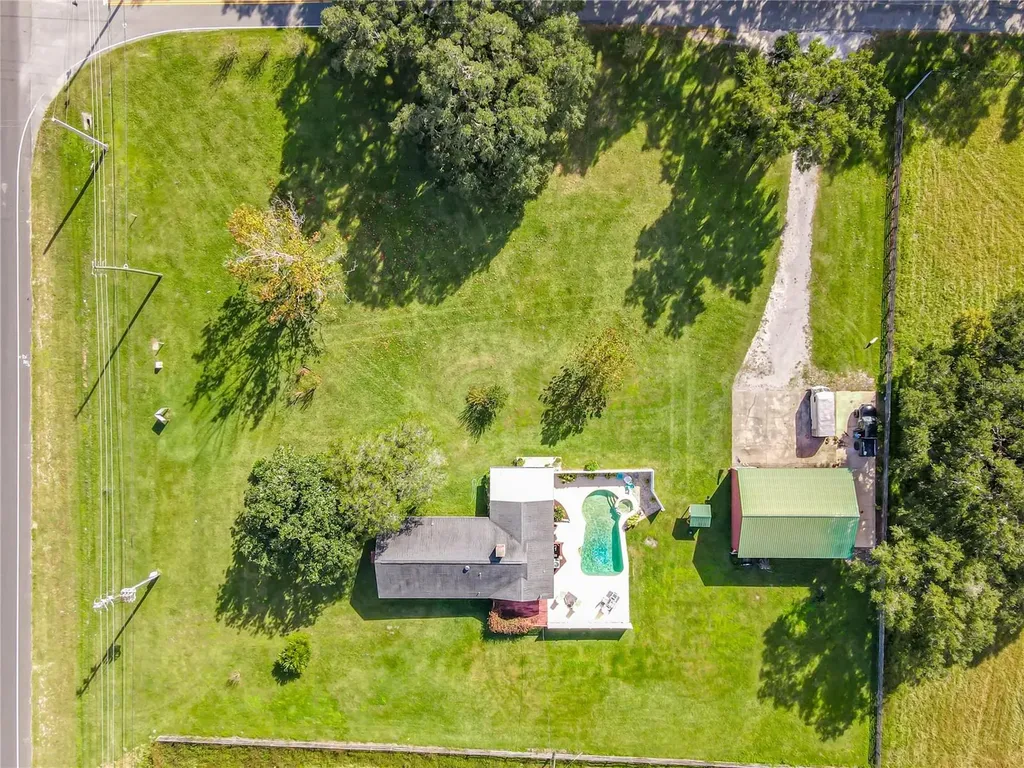 10038 N Us Highway 301 Oxford FL 34484