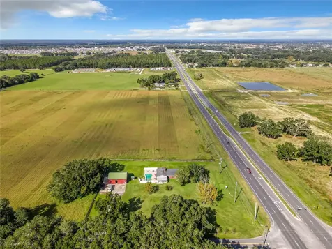 10038 N Us Highway 301 Oxford FL 34484