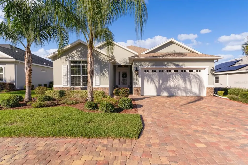 10203 Julia Isles Avenue Oxford FL 34484