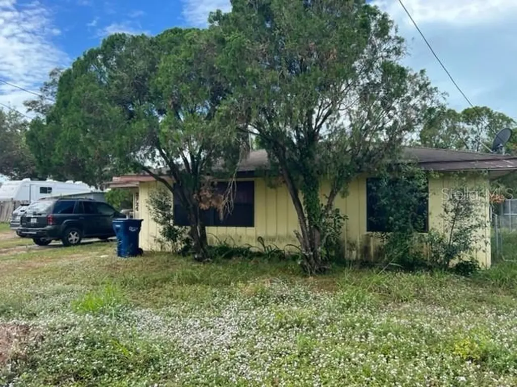 2124 3rd Street E Bradenton FL 34208