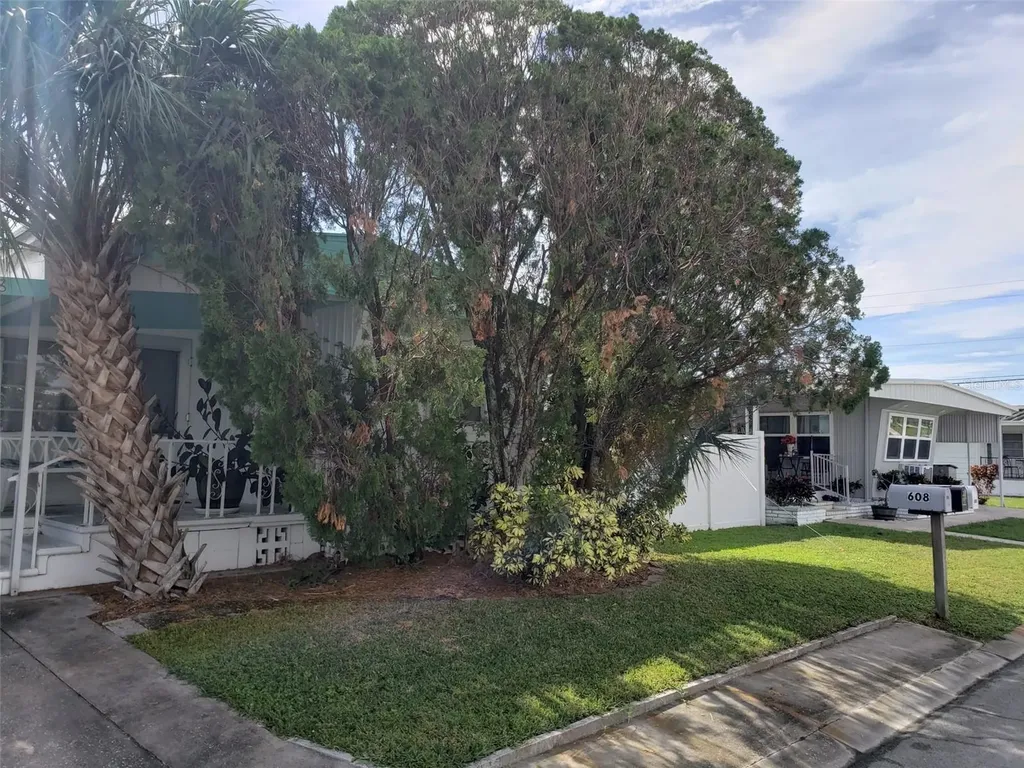 608 51st Avenue W Bradenton FL 34207