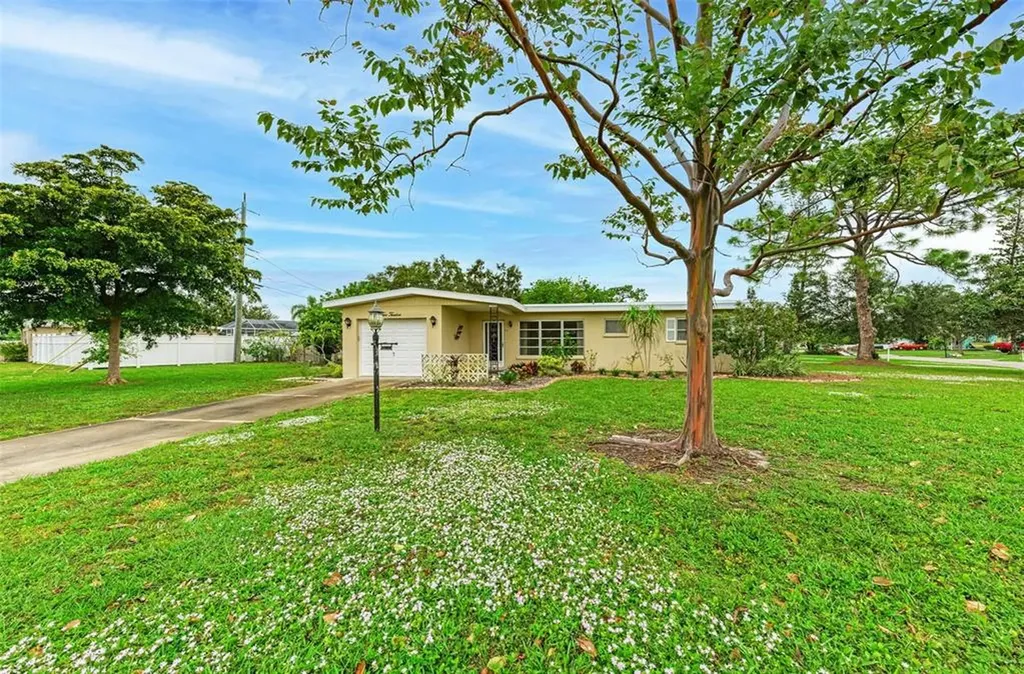 212 62nd Street W Bradenton FL 34209