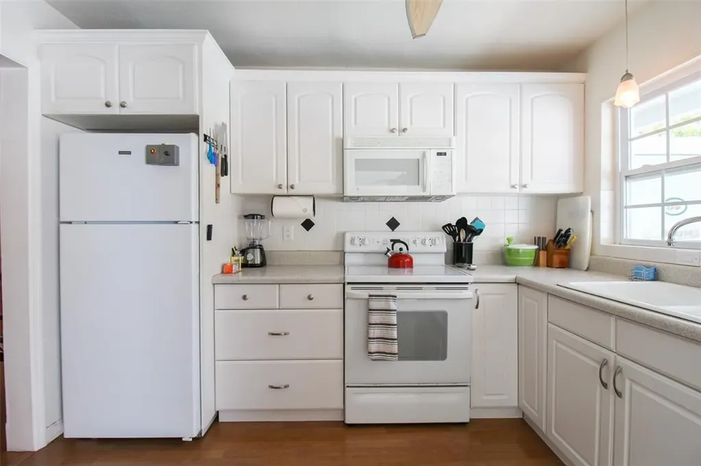 3223 Rowena Street Sarasota FL 34231