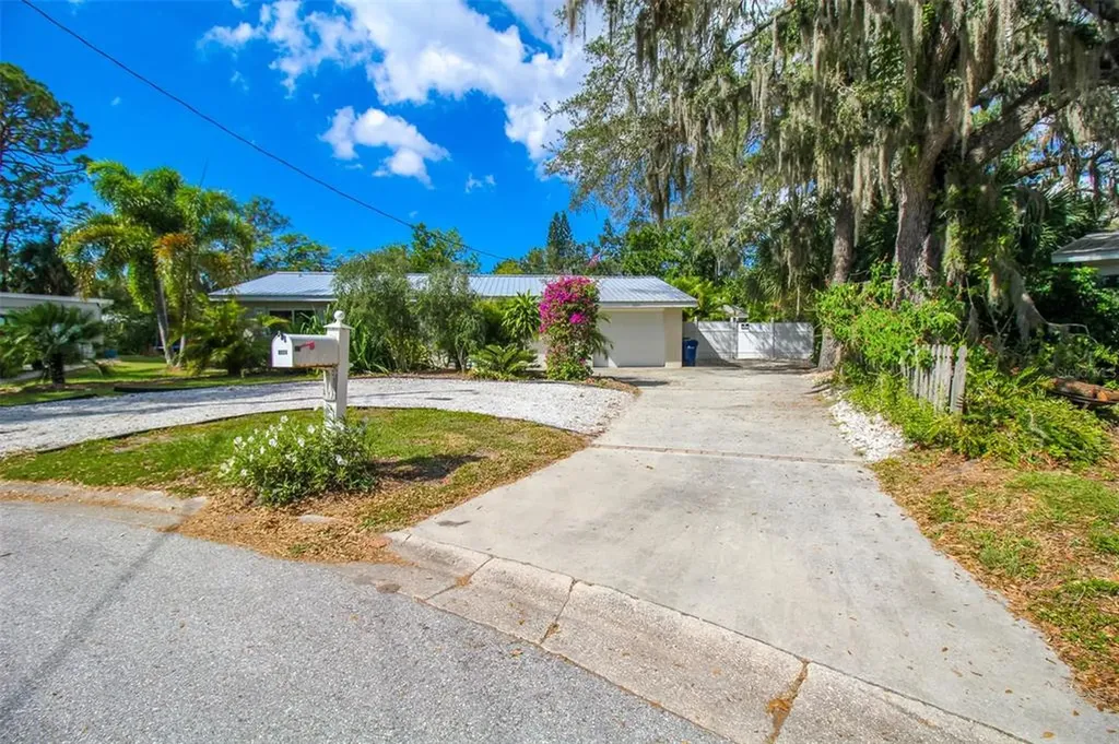 3223 Rowena Street Sarasota FL 34231