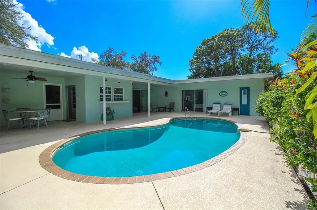 3223 Rowena Street Sarasota FL 34231