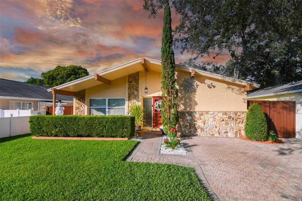 2125 W Perio Street Tampa FL 33612