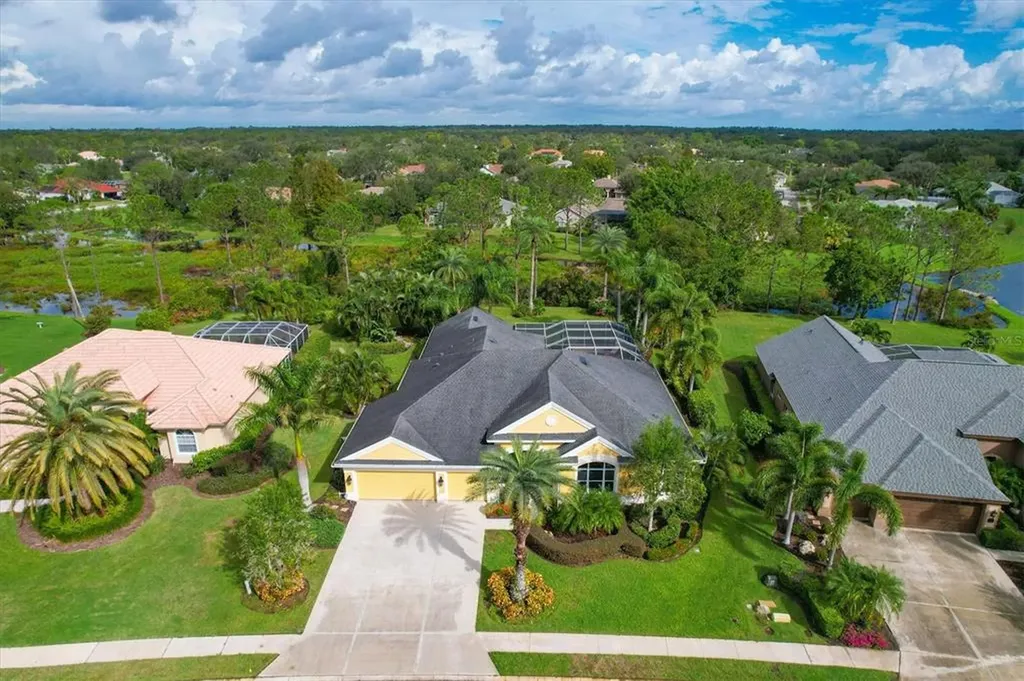 9803 Sweetwater Avenue Bradenton FL 34202