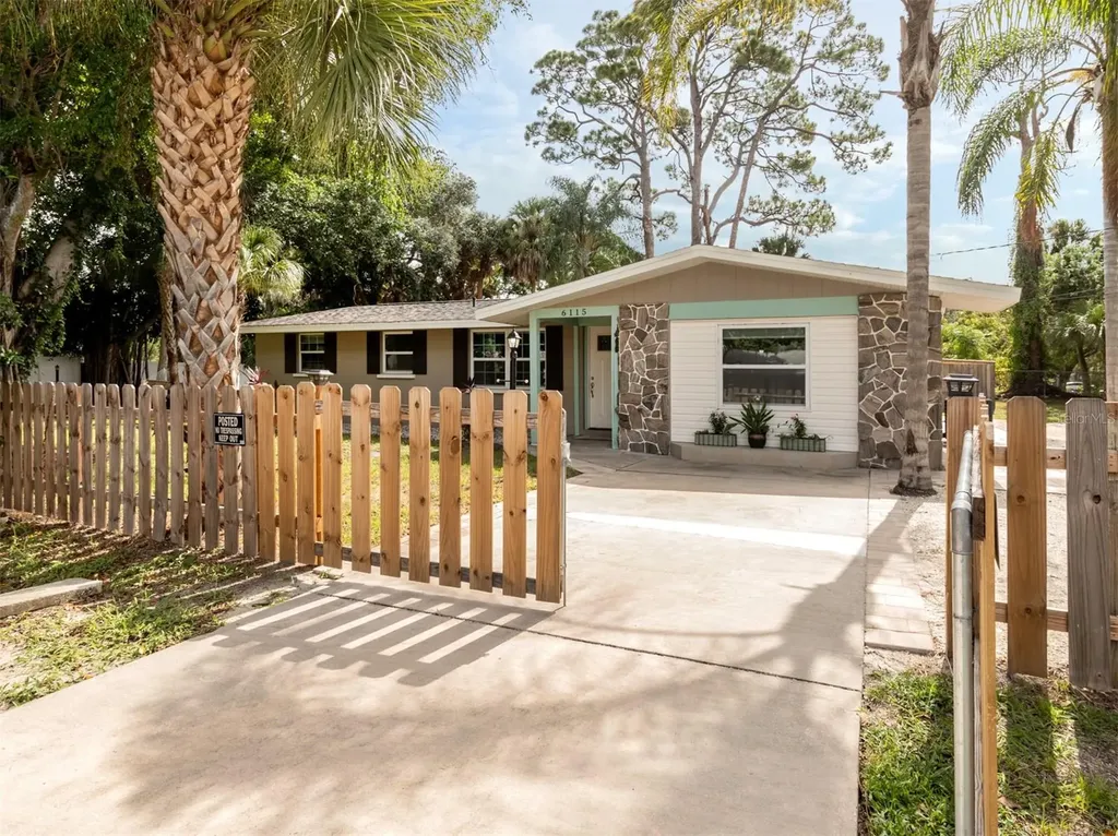6115 Carlton Avenue Sarasota FL 34231