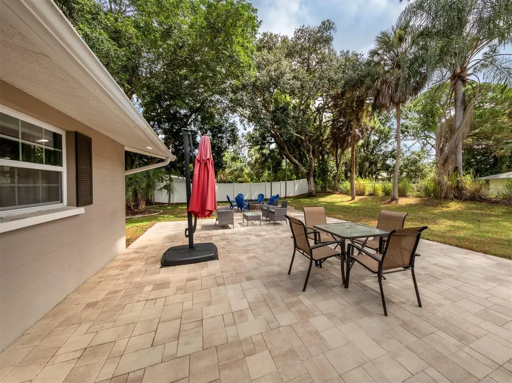 6115 Carlton Avenue Sarasota FL 34231