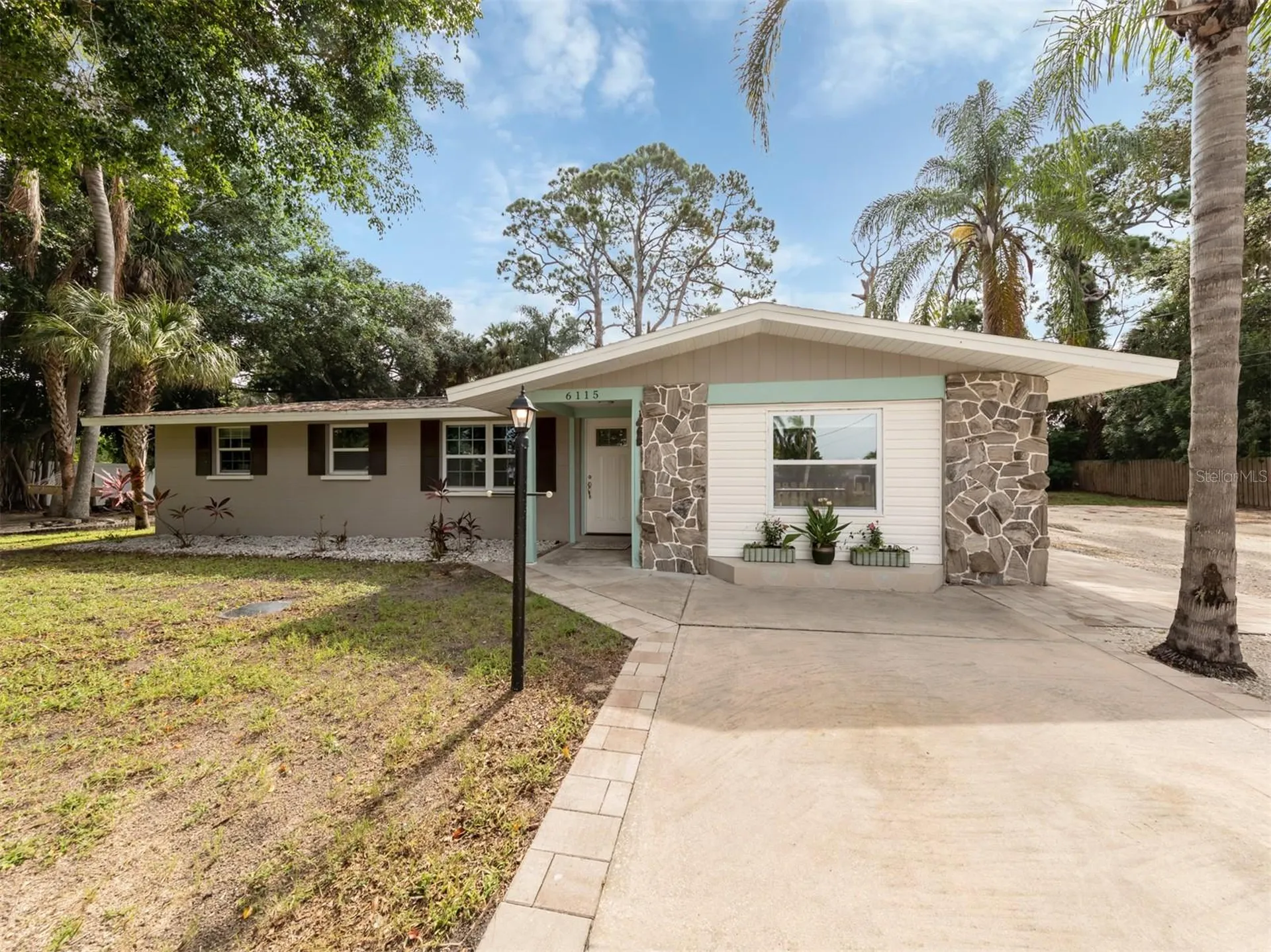 6115 Carlton Avenue Sarasota FL 34231
