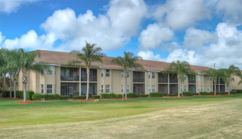 905 Fairway Cove Lane Bradenton FL 34212