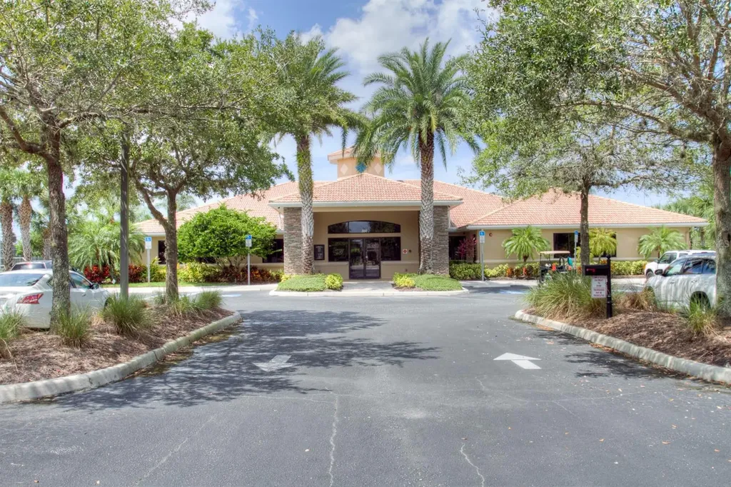 905 Fairway Cove Lane Bradenton FL 34212