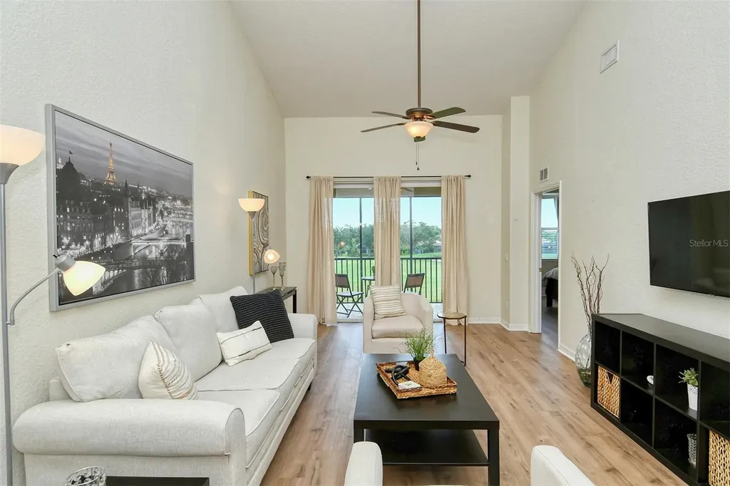 905 Fairway Cove Lane Bradenton FL 34212