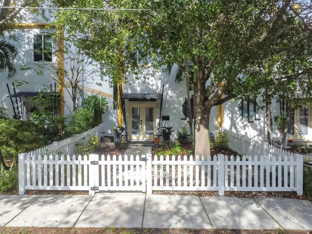 447 13th Avenue N St Petersburg FL 33701