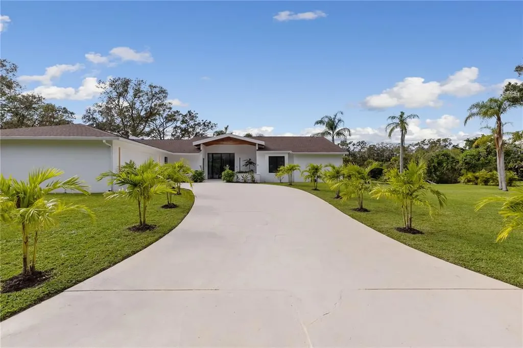 6080 Ravenwood Drive Sarasota FL 34243