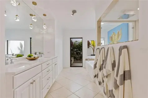 6080 Ravenwood Drive Sarasota FL 34243
