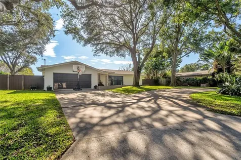 5820 Bahama Shores Drive S St Petersburg FL 33705
