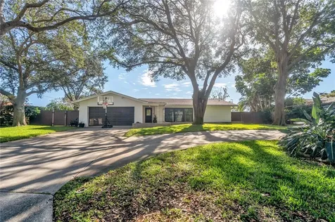 5820 Bahama Shores Drive S St Petersburg FL 33705