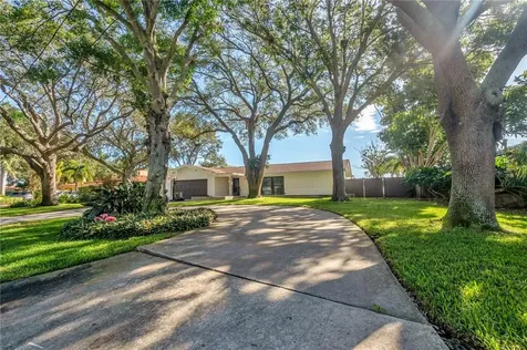 5820 Bahama Shores Drive S St Petersburg FL 33705