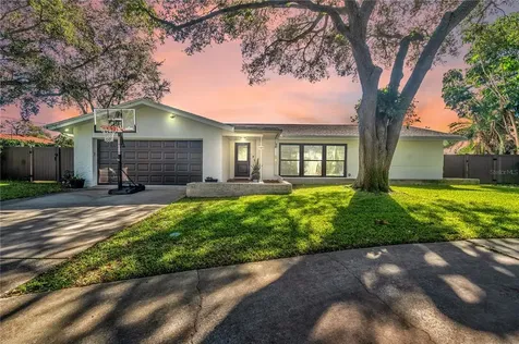 5820 Bahama Shores Drive S St Petersburg FL 33705