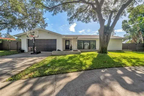 5820 Bahama Shores Drive S St Petersburg FL 33705