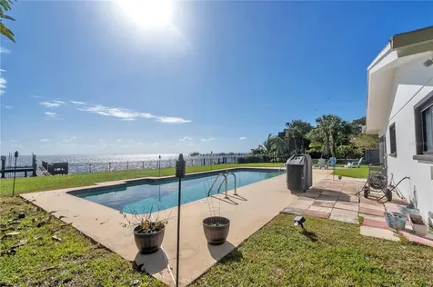 5820 Bahama Shores Drive S St Petersburg FL 33705