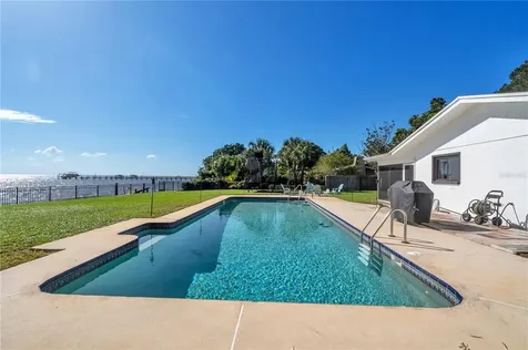 5820 Bahama Shores Drive S St Petersburg FL 33705