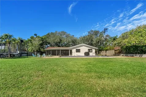 5820 Bahama Shores Drive S St Petersburg FL 33705