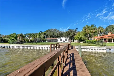 5820 Bahama Shores Drive S St Petersburg FL 33705