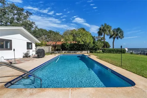 5820 Bahama Shores Drive S St Petersburg FL 33705