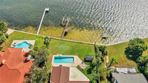 5820 Bahama Shores Drive S St Petersburg FL 33705