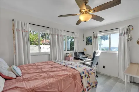 5820 Bahama Shores Drive S St Petersburg FL 33705