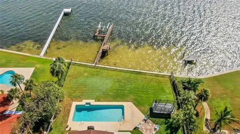 5820 Bahama Shores Drive S St Petersburg FL 33705