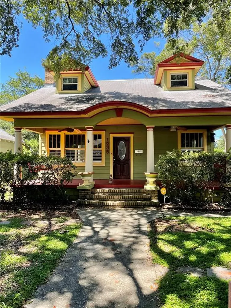 1235 21st Avenue N St Petersburg FL 33704