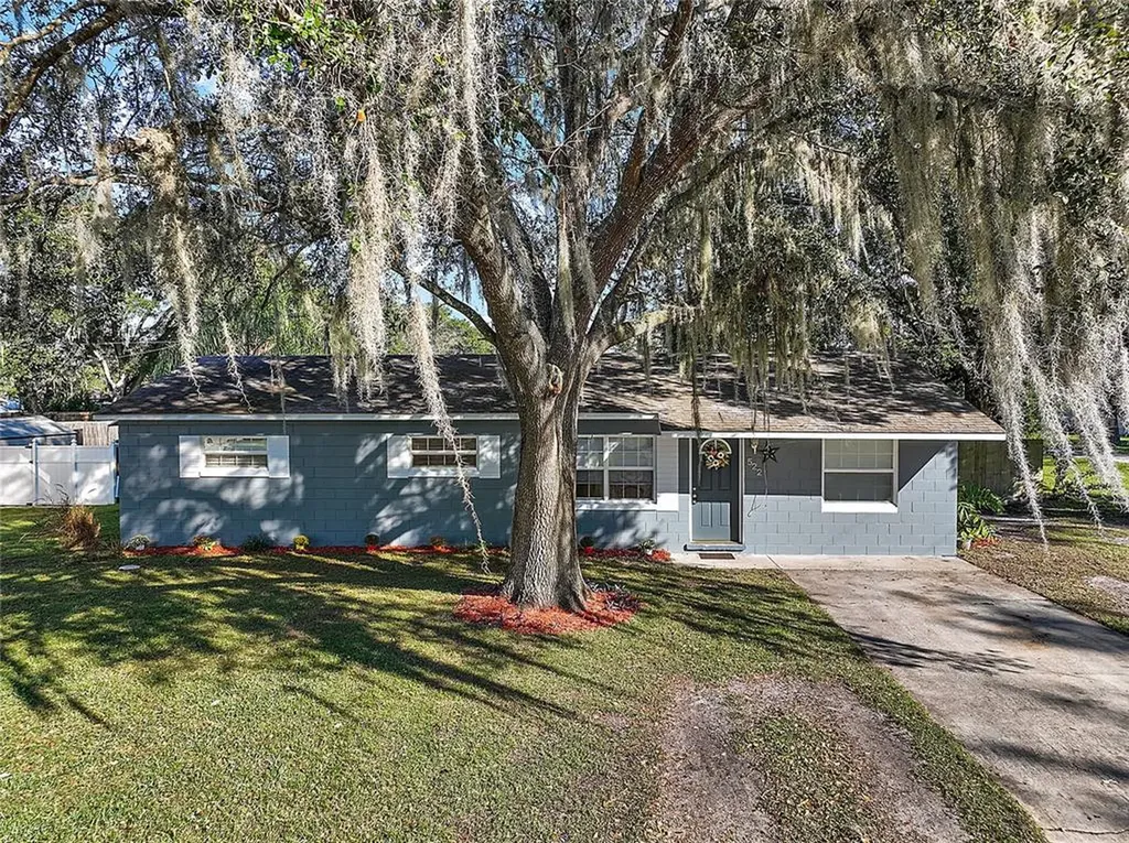 522 Wisteria Avenue Umatilla FL 32784