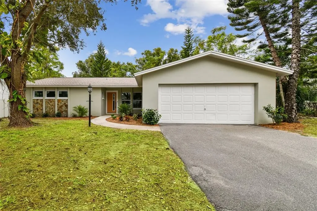 8464 136th Street Seminole FL 33776