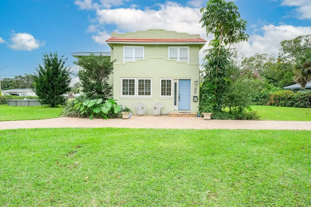 2510 37th Avenue N St Petersburg FL 33713