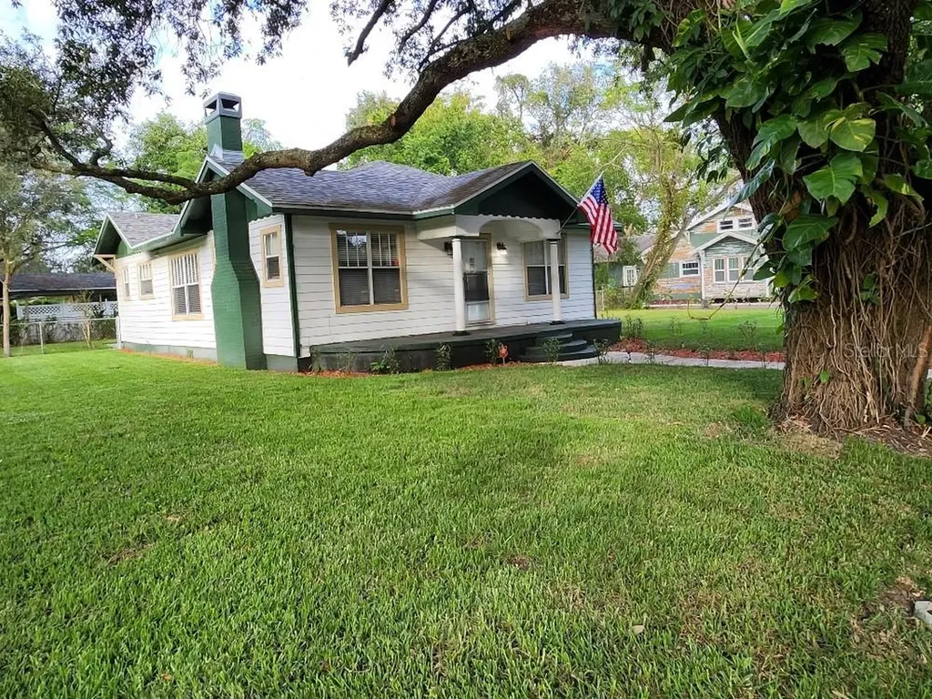 1702 E Powhatan Avenue Tampa FL 33610