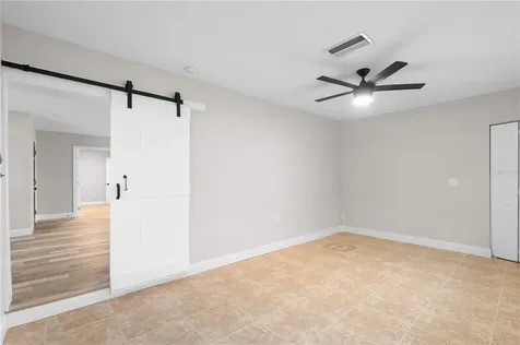 10314 N Oakleaf Avenue Tampa FL 33612