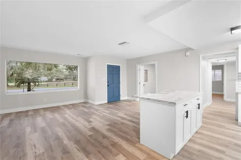 10314 N Oakleaf Avenue Tampa FL 33612