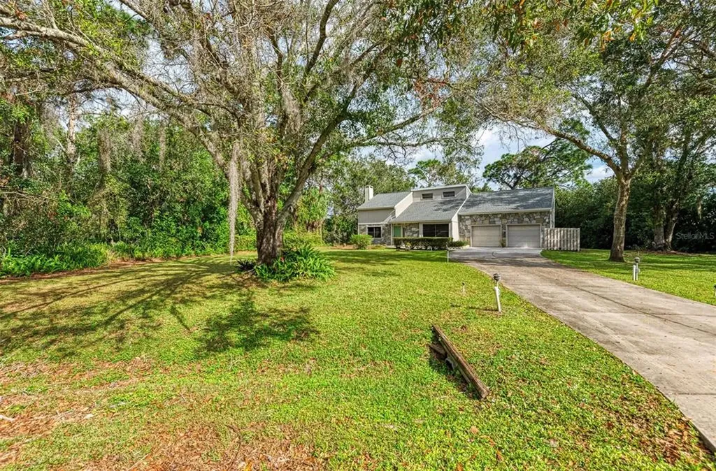 3911 Balsam Court Sarasota FL 34243