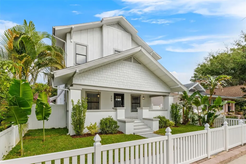 209 15th Avenue NE St Petersburg FL 33704