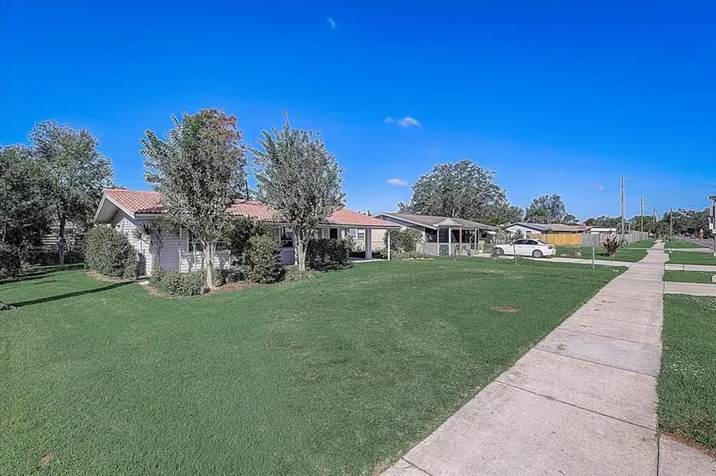 5612 S Lockwood Ridge Road Sarasota FL 34231